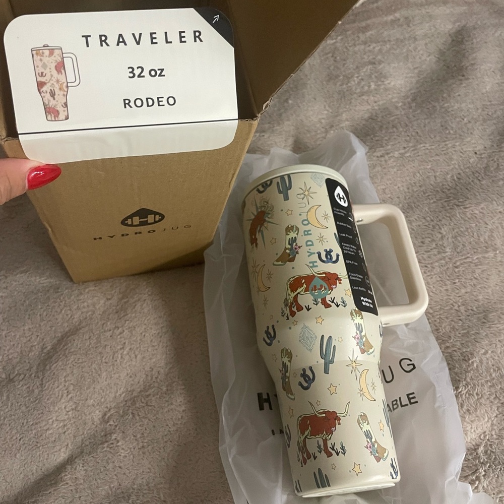 HydroJug Cream Rodeo tumbler 32 oz